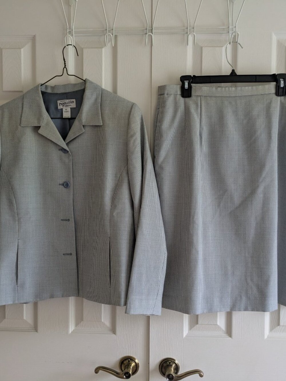 Pendleton 100% Virgin Wool Suit size 16 Petit, white/light blue